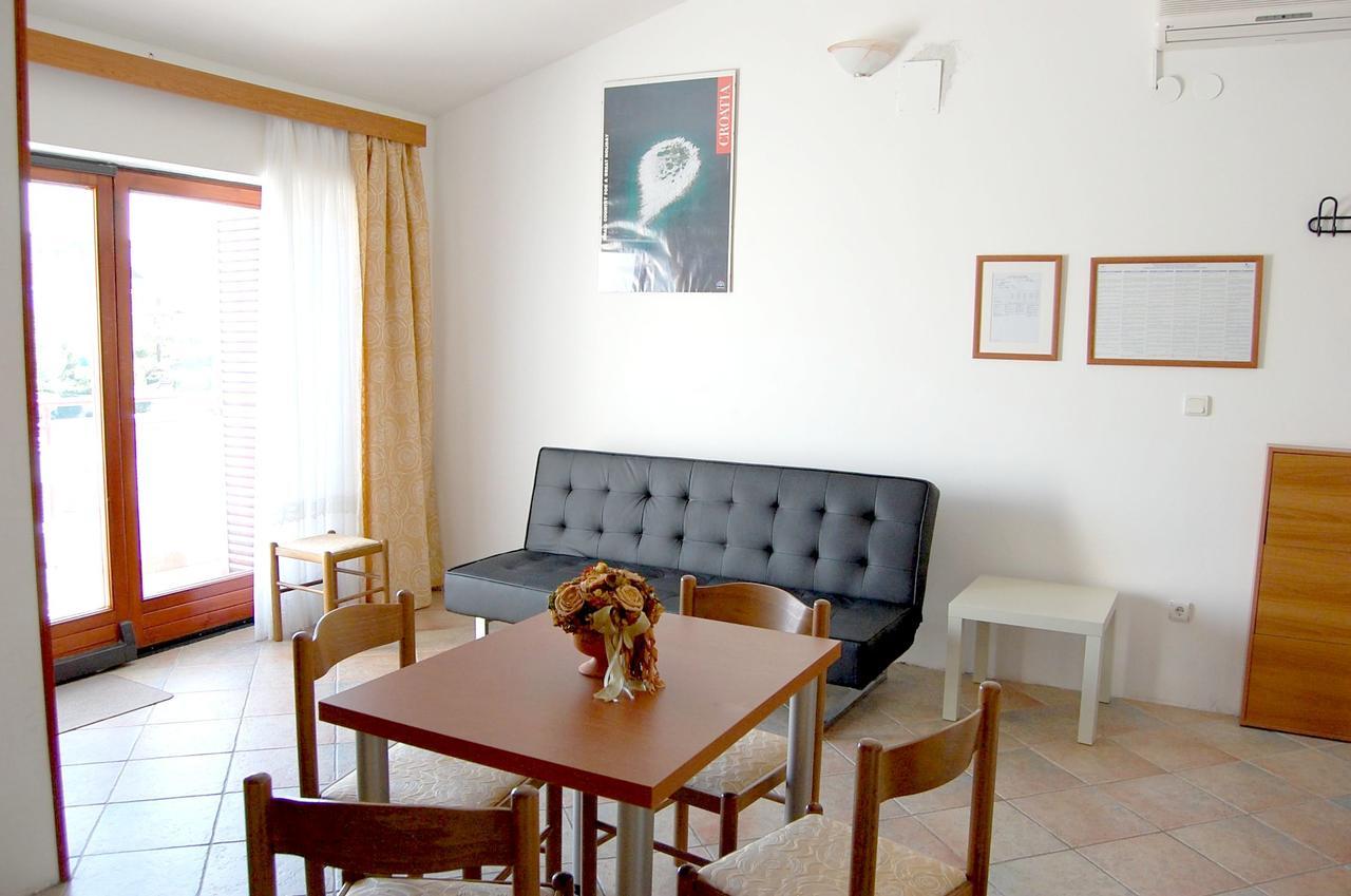 Apartments Myadria Malinska Zewnętrze zdjęcie