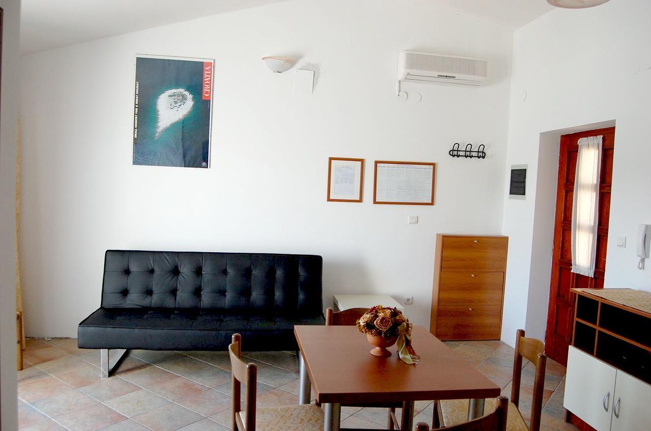 Apartments Myadria Malinska Zewnętrze zdjęcie